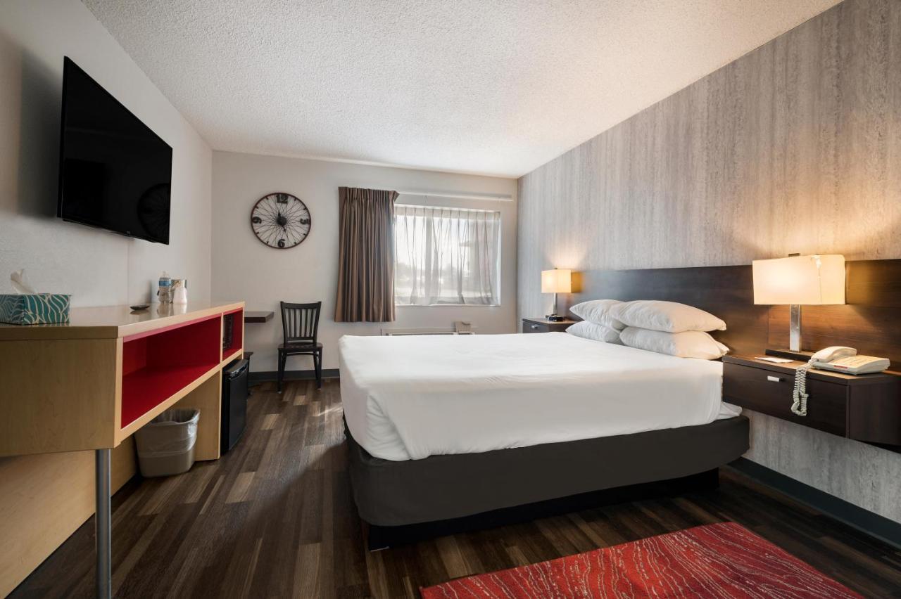 Red Lion Inn & Suites Ontario Exterior photo