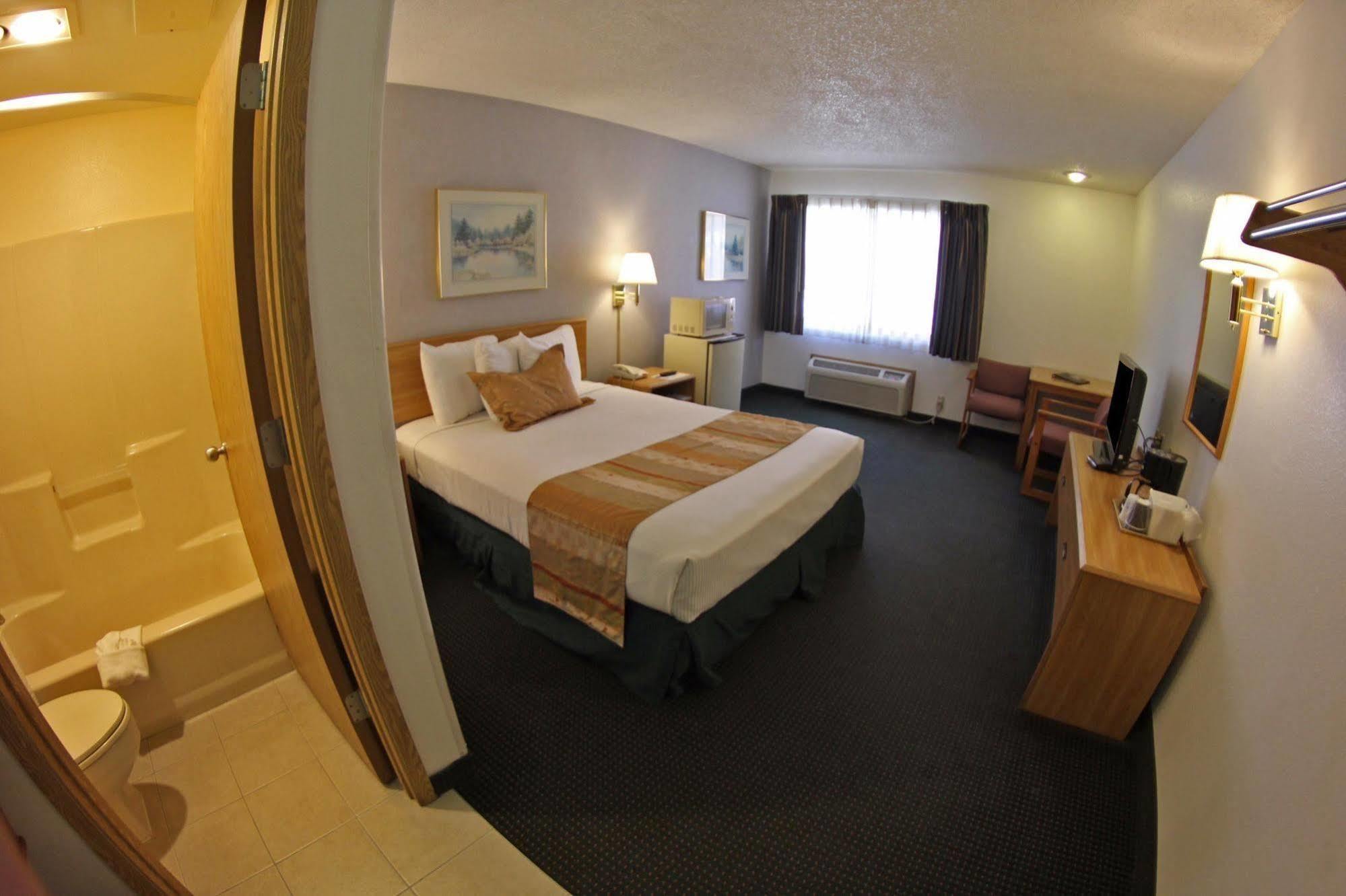 Red Lion Inn & Suites Ontario Exterior photo